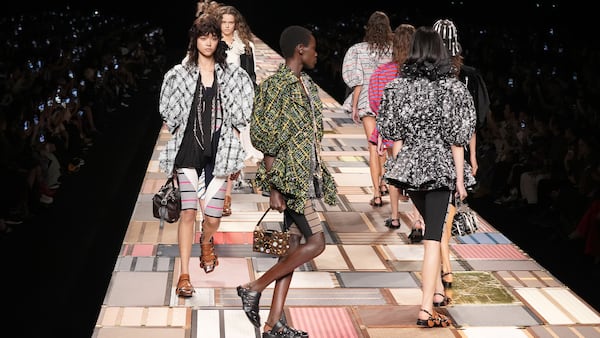 2% Drop In LVMH Shares Following Disappointing Q1 Sales Figures 2% Drop In LVMH Shares Following Disappointing Q1 Sales Figures