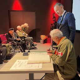 20 Jaar Later: Jiskefet Geëerd Met Ere Zilveren Nipkowschijf 20 Jaar Later: Jiskefet Geëerd Met Ere Zilveren Nipkowschijf