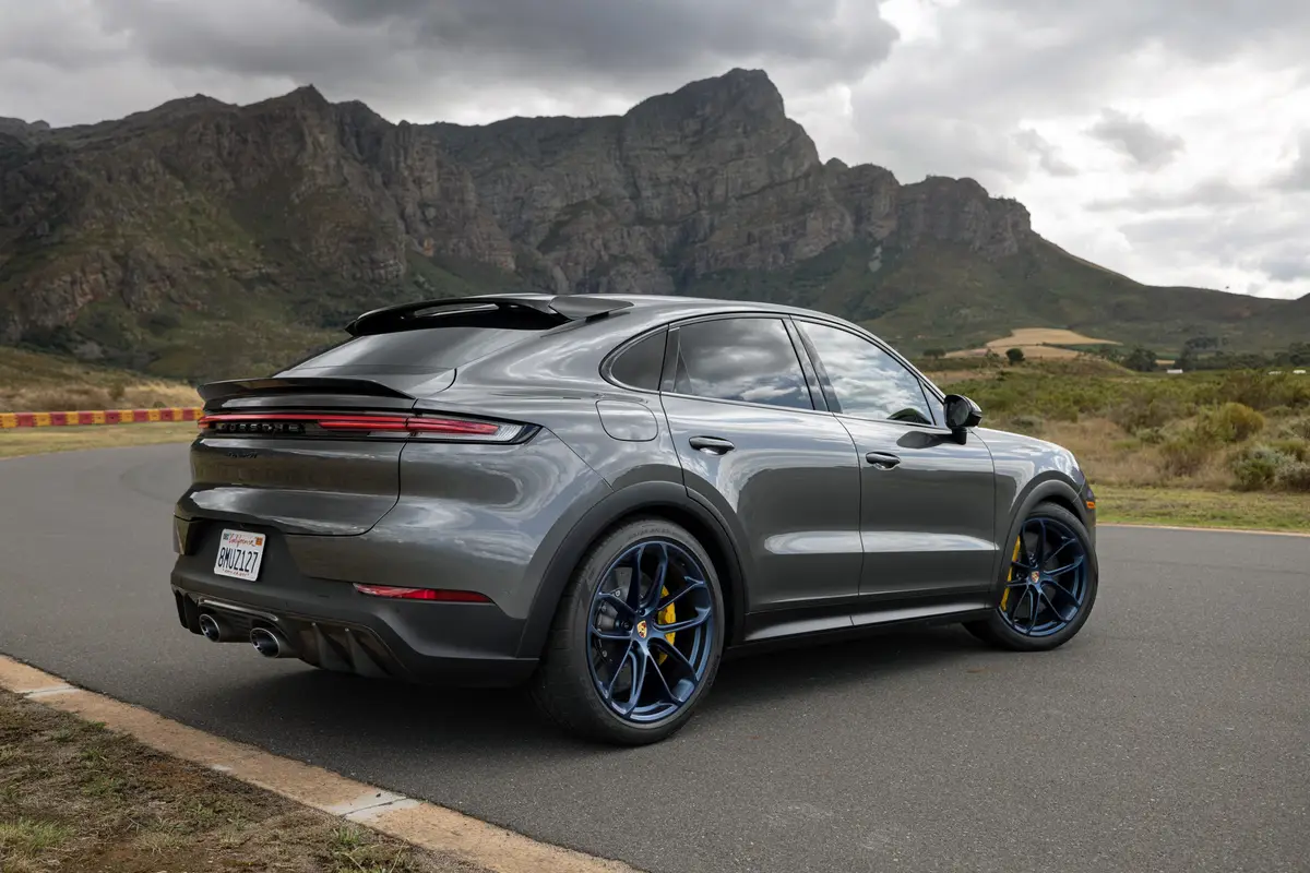 2025 Porsche Cayenne Interior & Exterior Design: A Complete Picture Gallery 2025 Porsche Cayenne Interior & Exterior Design: A Complete Picture Gallery