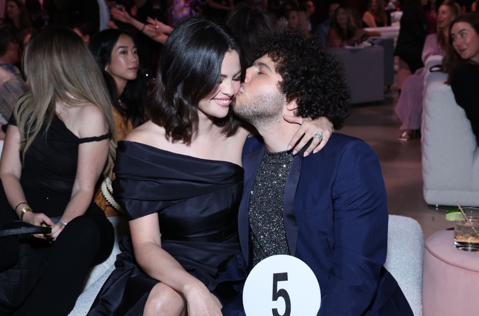 $3,000 Diamond Ring: Selena Gomez's Low-Price Benny Blanco Tribute Sale $3,000 Diamond Ring: Selena Gomez's Low-Price Benny Blanco Tribute Sale