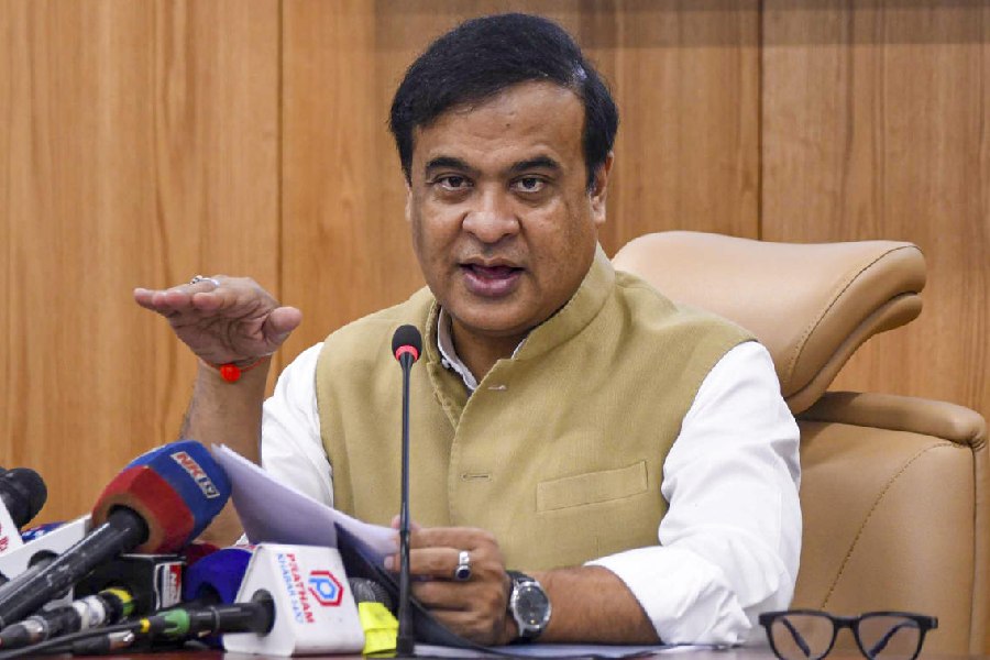 Aadhaar Scrutiny: Assam CM's Plan For Non-NRC Individuals Aadhaar Scrutiny: Assam CM's Plan For Non-NRC Individuals