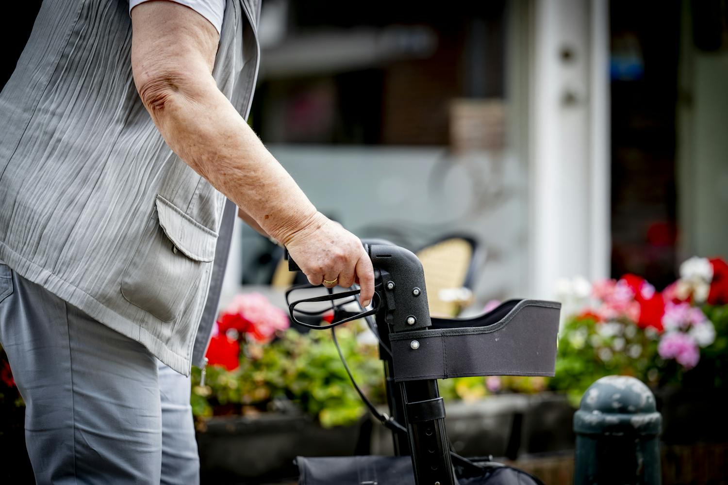 ABN Amro Waarschuwt: Voedingssector Te Afhankelijk Van Goedkope Arbeidsmigranten ABN Amro Waarschuwt: Voedingssector Te Afhankelijk Van Goedkope Arbeidsmigranten