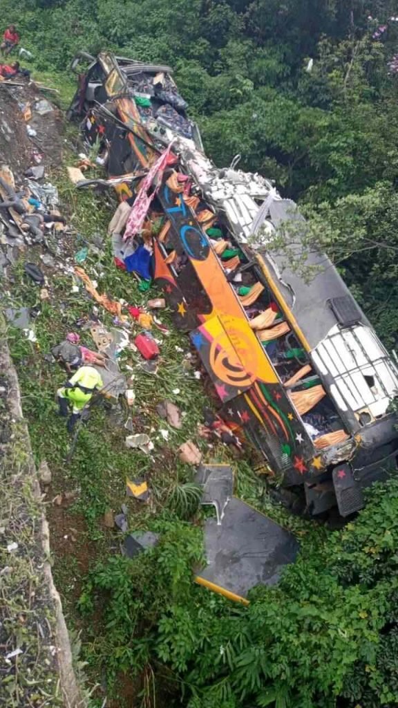 Acidente Com Ônibus Universitário: Ao Menos [Número] Feridos