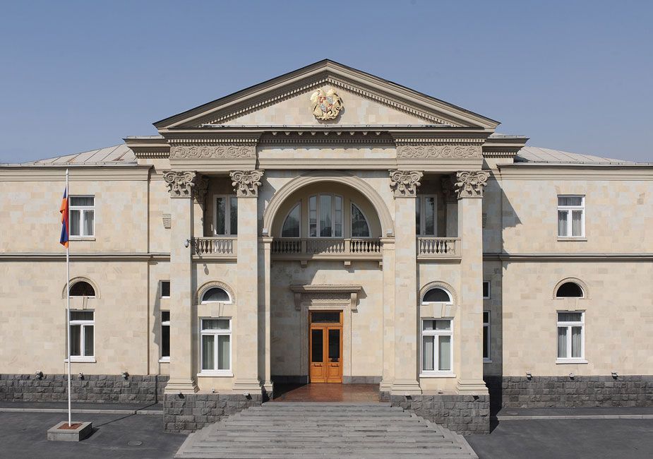 Ադրբեջանին Զիջումներ. Իշխան Սաղաթելյանը Նիկոլ Փաշինյանի Քաղաքականության Մասին Ադրբեջանին Զիջումներ. Իշխան Սաղաթելյանը Նիկոլ Փաշինյանի Քաղաքականության Մասին