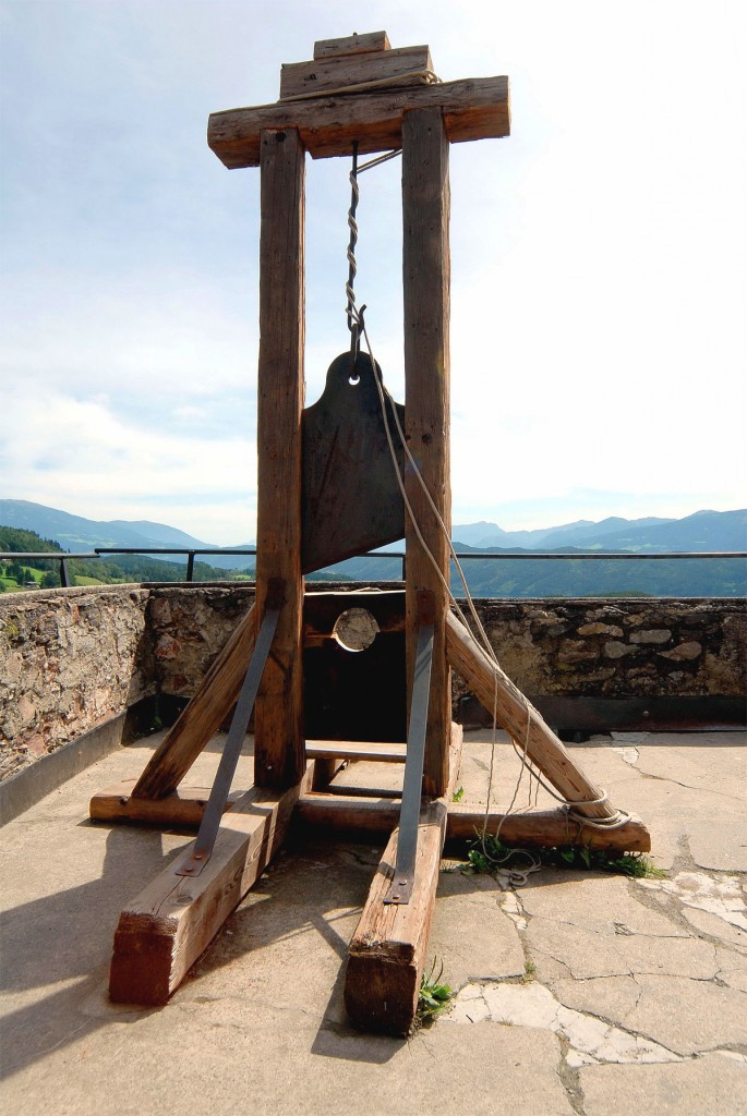 Afilar La Guillotina: Una Reflexión Sobre Prevenir La Imprudencia Afilar La Guillotina: Una Reflexión Sobre Prevenir La Imprudencia