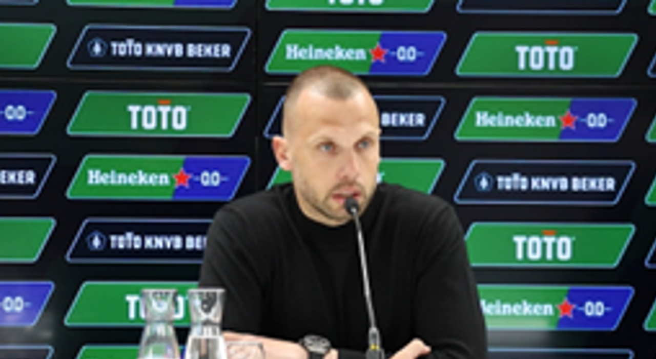 Ajax Bevestigt Gesprekken Met Heitinga Voor Hoofdtrainersrol Ajax Bevestigt Gesprekken Met Heitinga Voor Hoofdtrainersrol