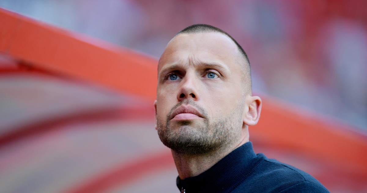 Ajax' Trainerssituatie: Heitinga Als Sterke Kandidaat Ajax' Trainerssituatie: Heitinga Als Sterke Kandidaat