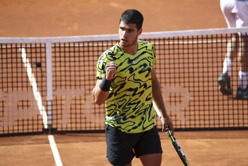 Alcaraz Triumphs In Roland Garros Debut, Swiatek Dominates Alcaraz Triumphs In Roland Garros Debut, Swiatek Dominates