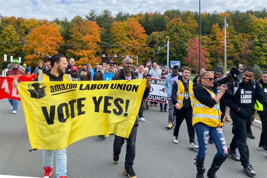 Amazon Faces Union Challenge Over Quebec Warehouse Closings Amazon Faces Union Challenge Over Quebec Warehouse Closings