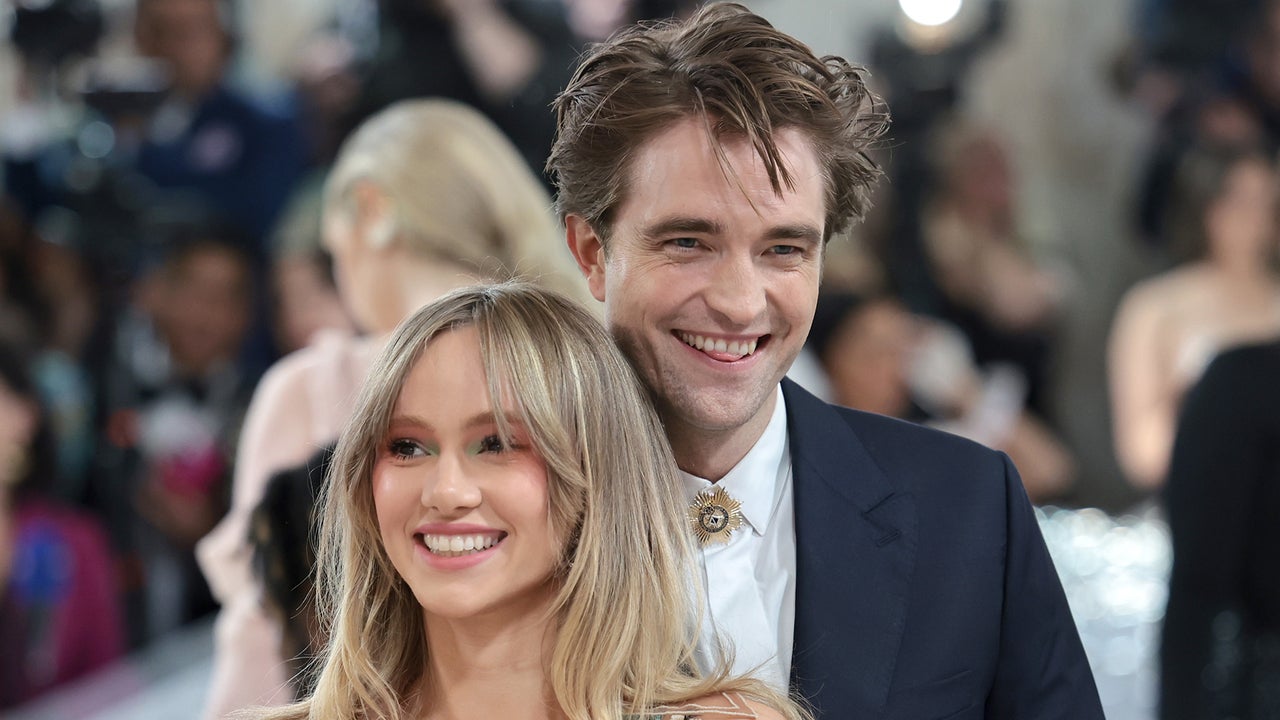 Amidst The Batman 2 Rumors: Robert Pattinson And Suki Waterhouse's Public Display Of Affection In New York Amidst The Batman 2 Rumors: Robert Pattinson And Suki Waterhouse's Public Display Of Affection In New York