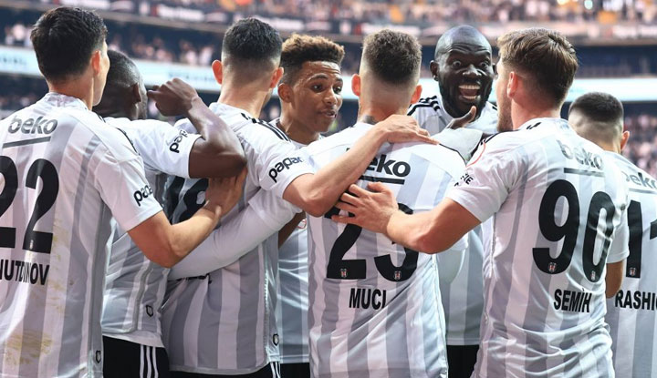 Ancelotti'nin Ayrılığının Ardından: Real Madrid'in Yeni Teknik Direktör Arayışı Ancelotti'nin Ayrılığının Ardından: Real Madrid'in Yeni Teknik Direktör Arayışı