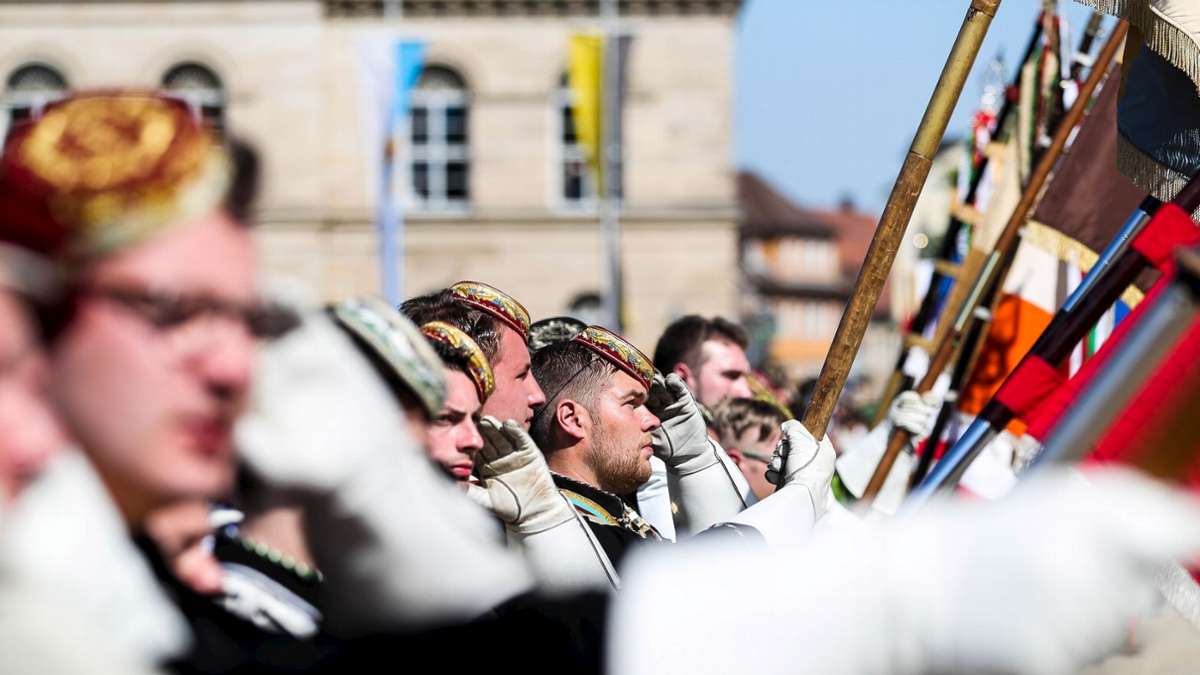 Antisemitischer Angriff Auf Kind In Berlin: „Heil Hitler“-Rufe Und Beleidigungen Antisemitischer Angriff Auf Kind In Berlin: „Heil Hitler“-Rufe Und Beleidigungen