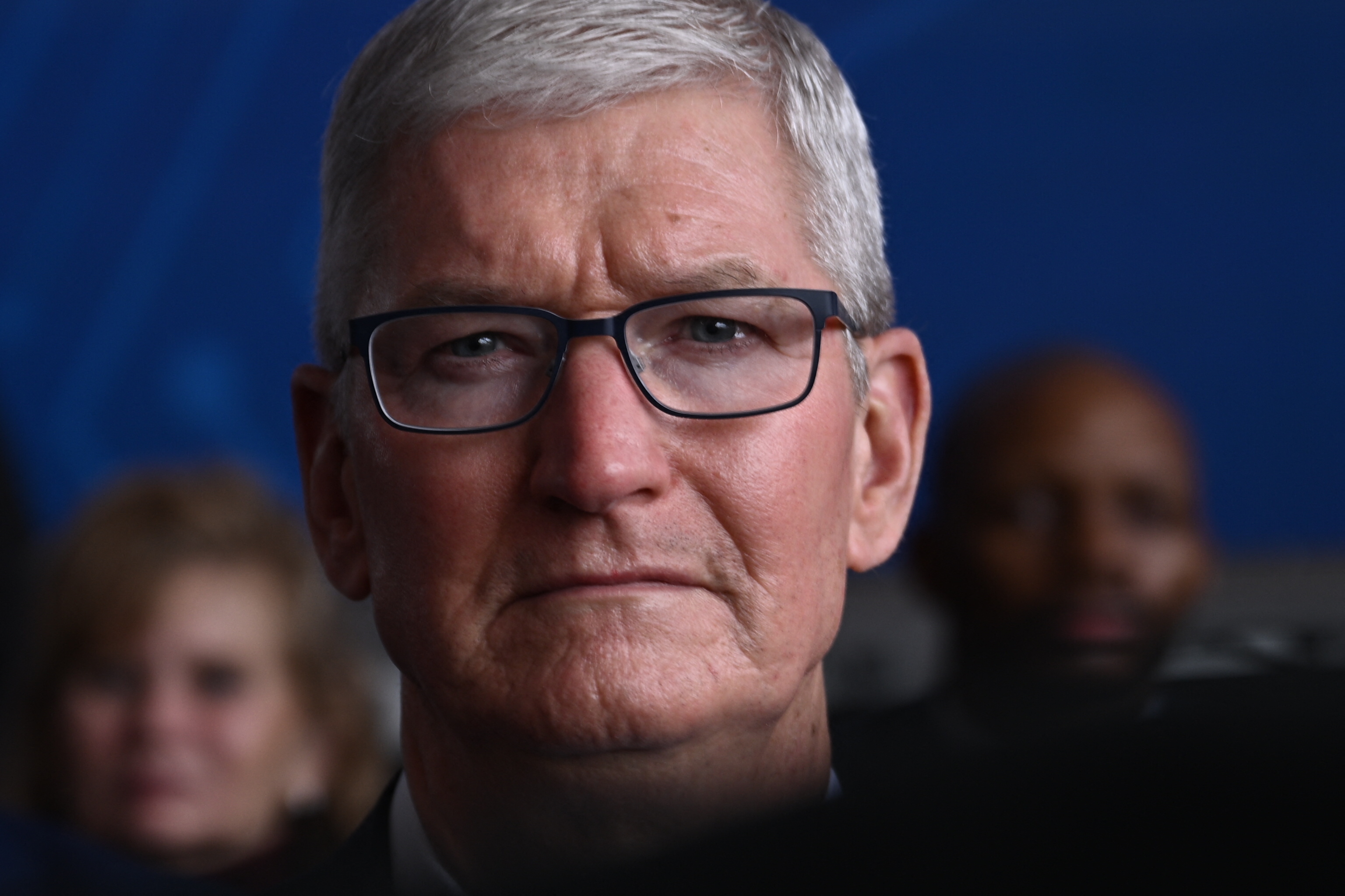 Apple CEO Tim Cook: A Difficult Year Continues Apple CEO Tim Cook: A Difficult Year Continues