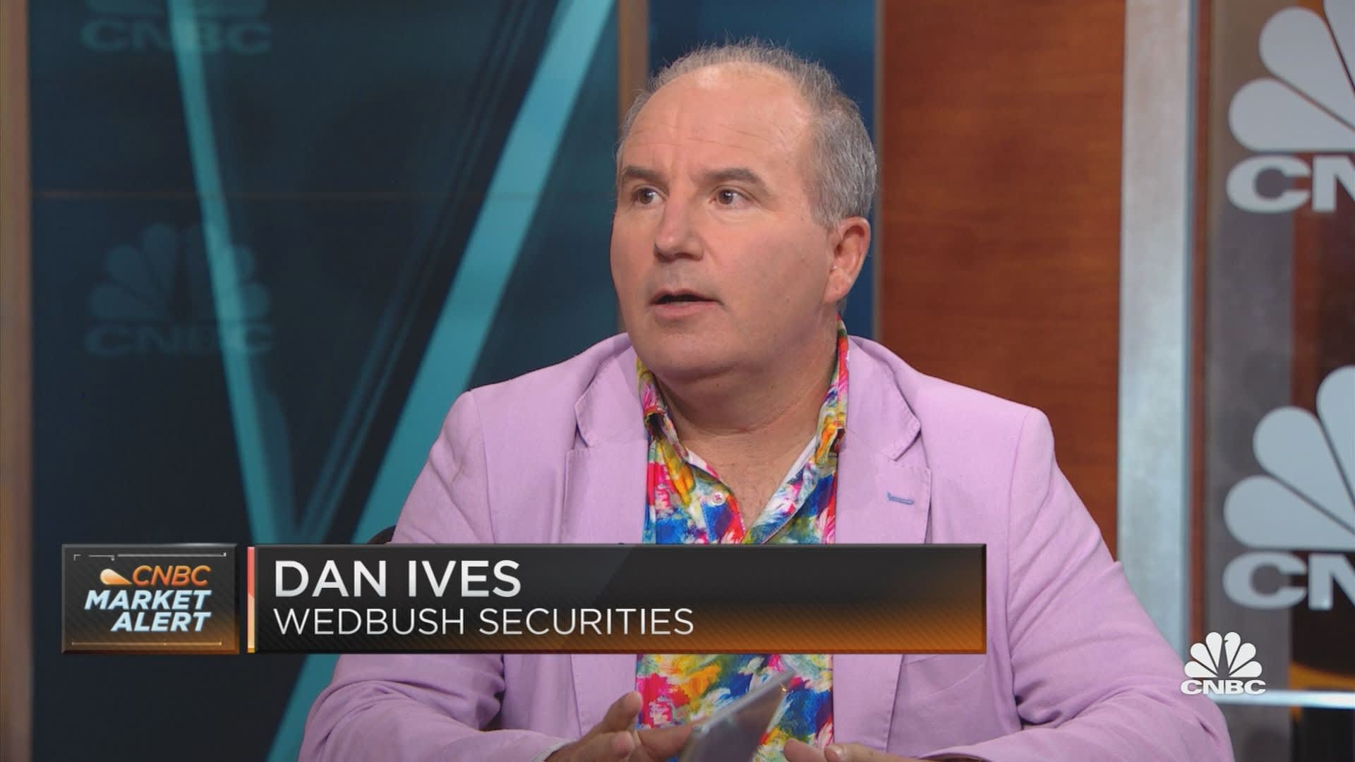 Apple Stock: Ives' Bullish Prediction After Price Target Reduction Apple Stock: Ives' Bullish Prediction After Price Target Reduction