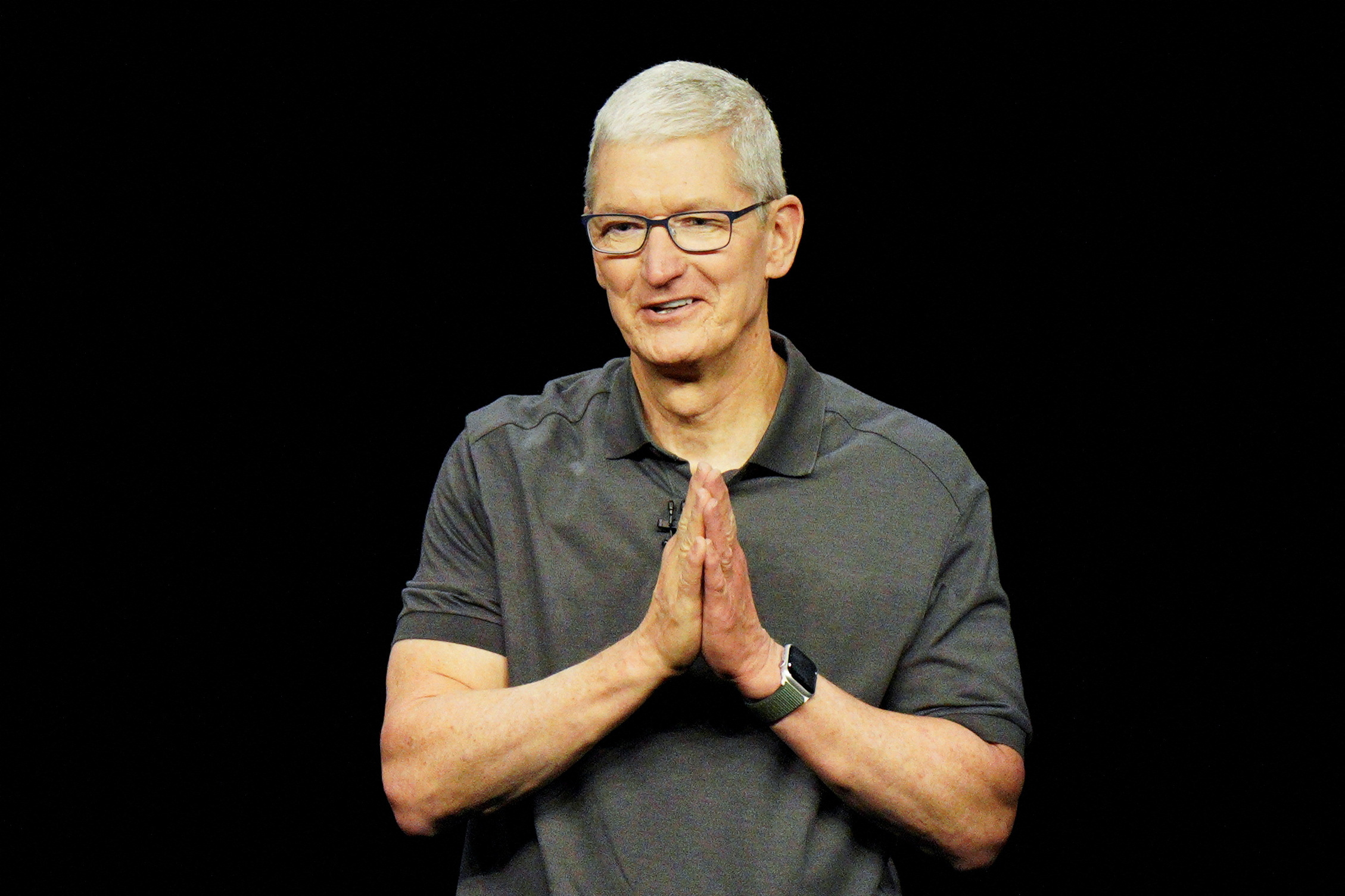 Apple's CEO Faces Mounting Pressure: A Difficult Year For Tim Cook Apple's CEO Faces Mounting Pressure: A Difficult Year For Tim Cook