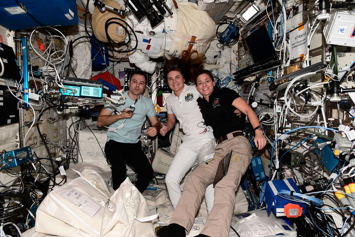 Astronauts' Nine-Month Space Stay: A CBS News Report Astronauts' Nine-Month Space Stay: A CBS News Report