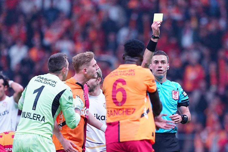 Atletico Madrid'in Espanyol'a Yenilgisinde Hakemin Rolü: Takla Ve Tartışmalar Atletico Madrid'in Espanyol'a Yenilgisinde Hakemin Rolü: Takla Ve Tartışmalar