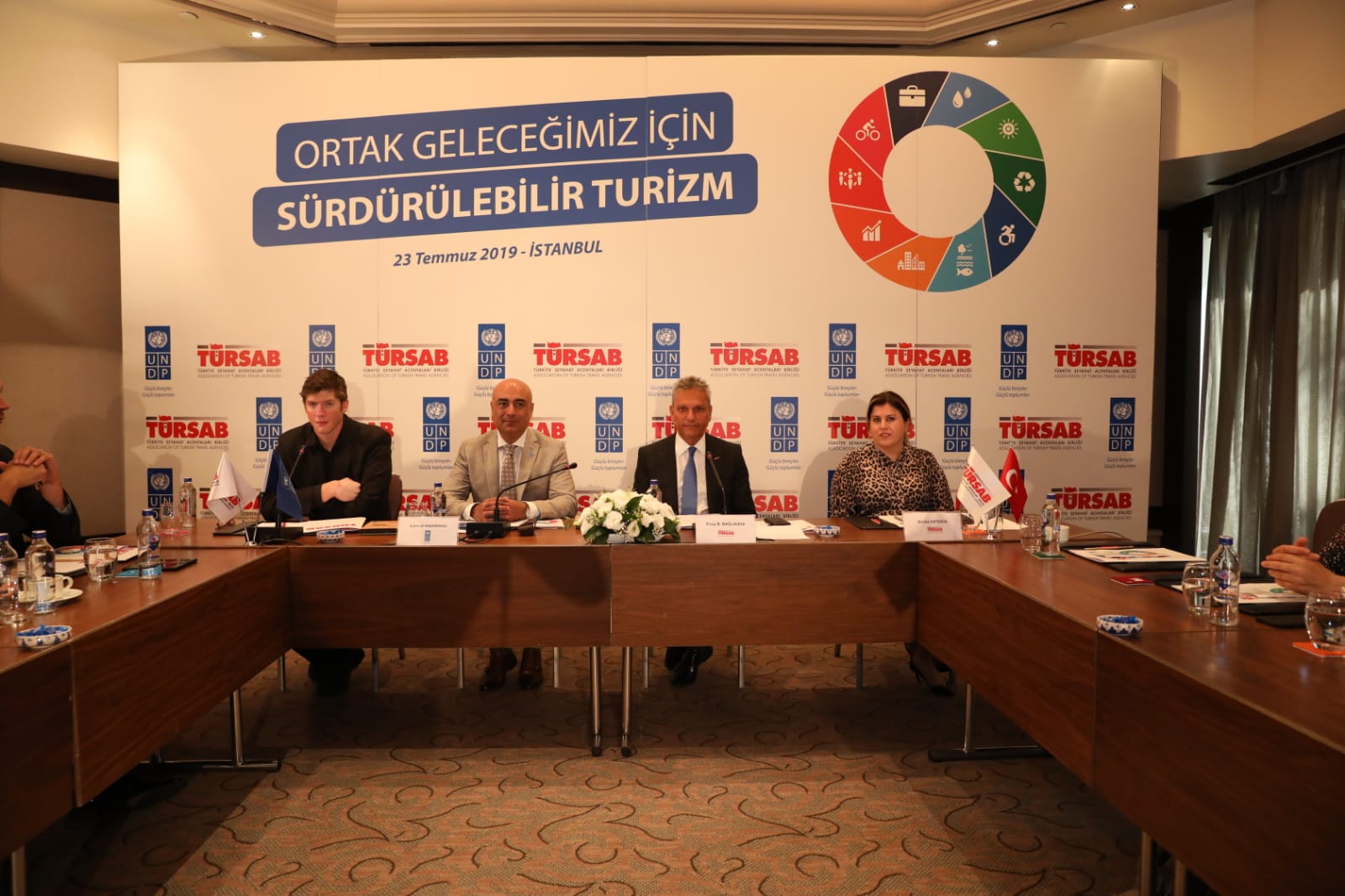 Avrupa Birliği Ile Ortak Geleceğimiz: İş Birliğinin Önemi Avrupa Birliği Ile Ortak Geleceğimiz: İş Birliğinin Önemi