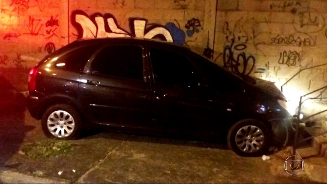 Bandidos Atacam Policiais: Cerco Rompido, Dois Feridos Bandidos Atacam Policiais: Cerco Rompido, Dois Feridos