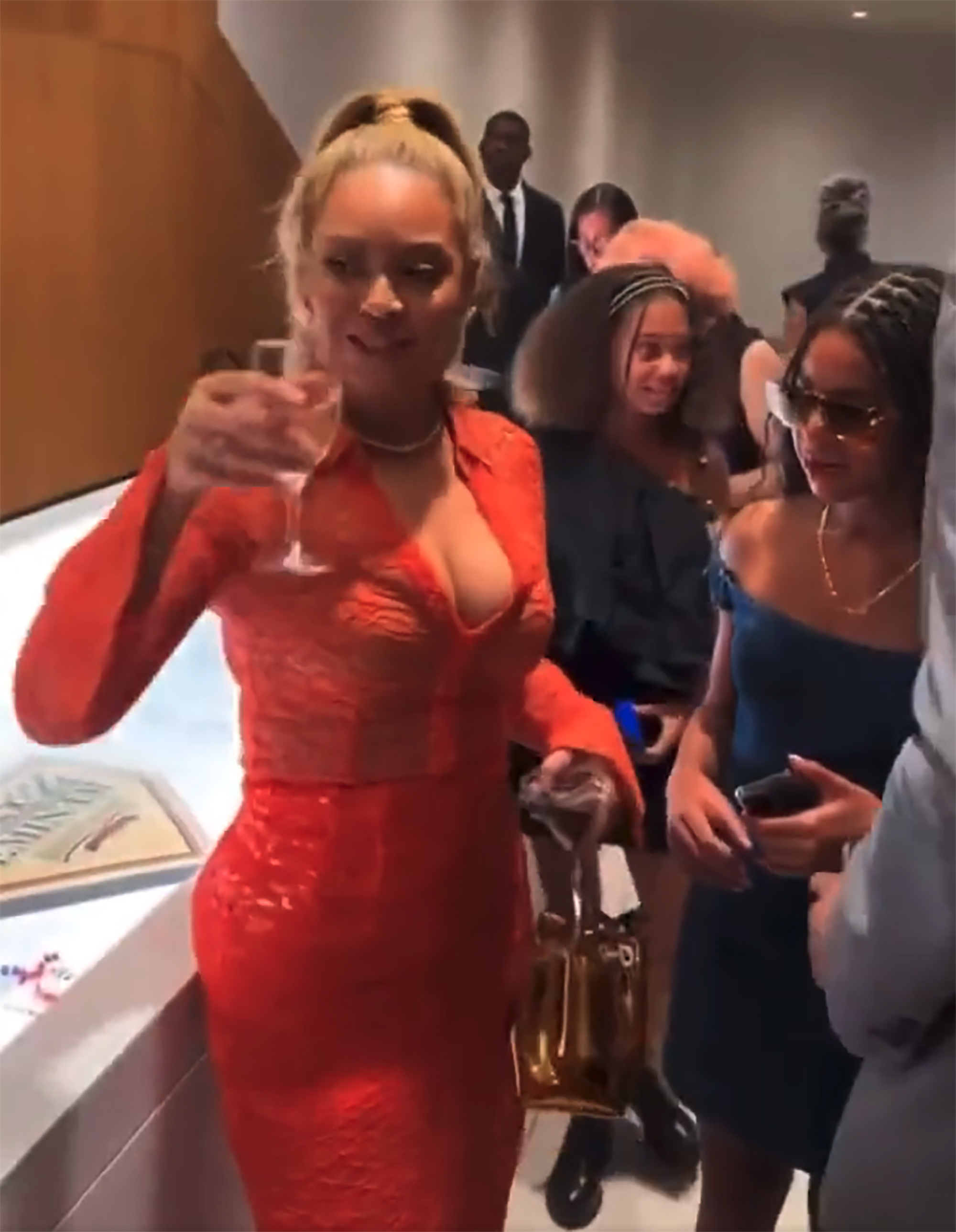 Beyoncé's Daughter, Blue Ivy, Shines In A Strapless Dress At The Grammys Beyoncé's Daughter, Blue Ivy, Shines In A Strapless Dress At The Grammys