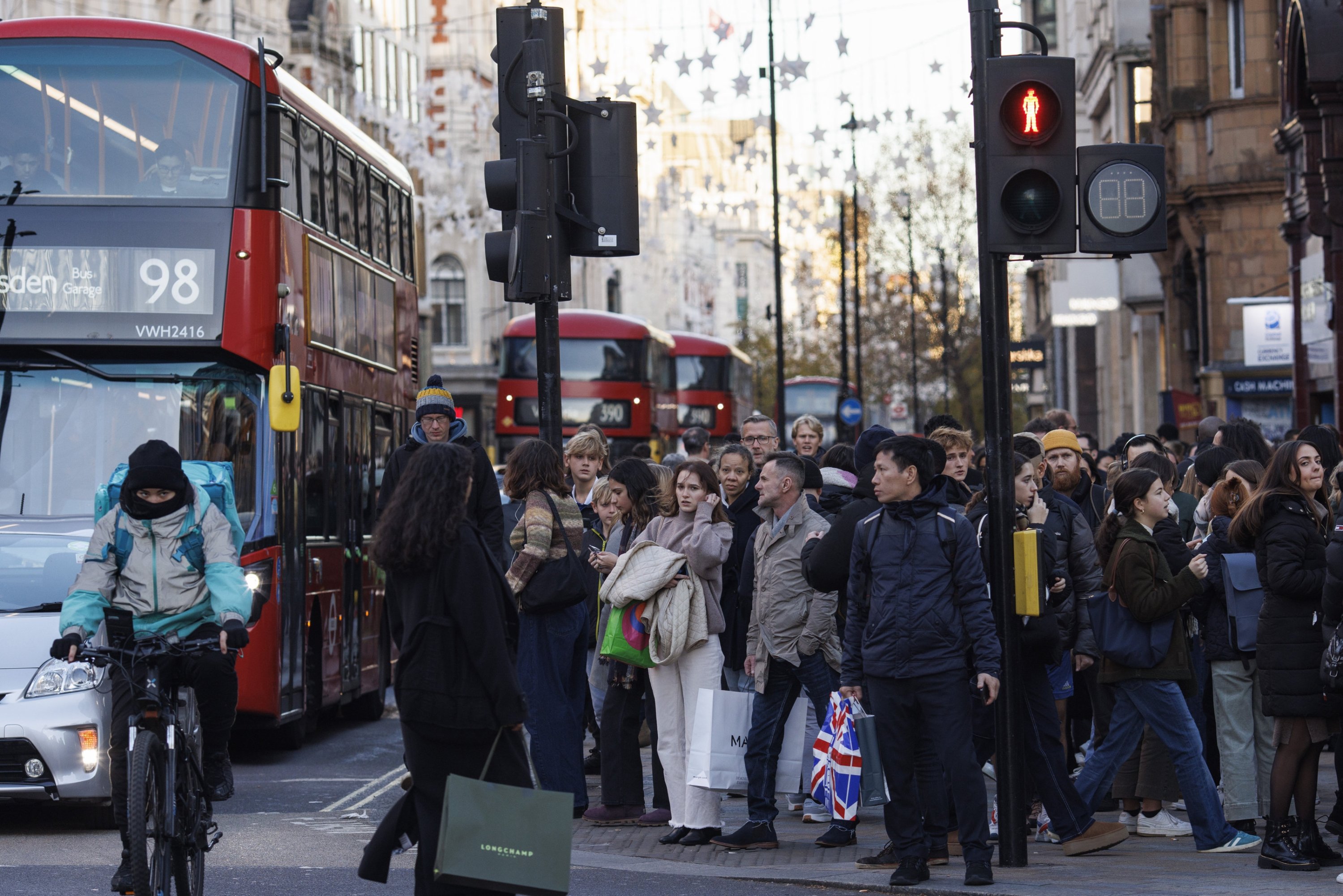 BOE Rate Cut Probability Falls: Pound Rises On Cooling UK Inflation BOE Rate Cut Probability Falls: Pound Rises On Cooling UK Inflation