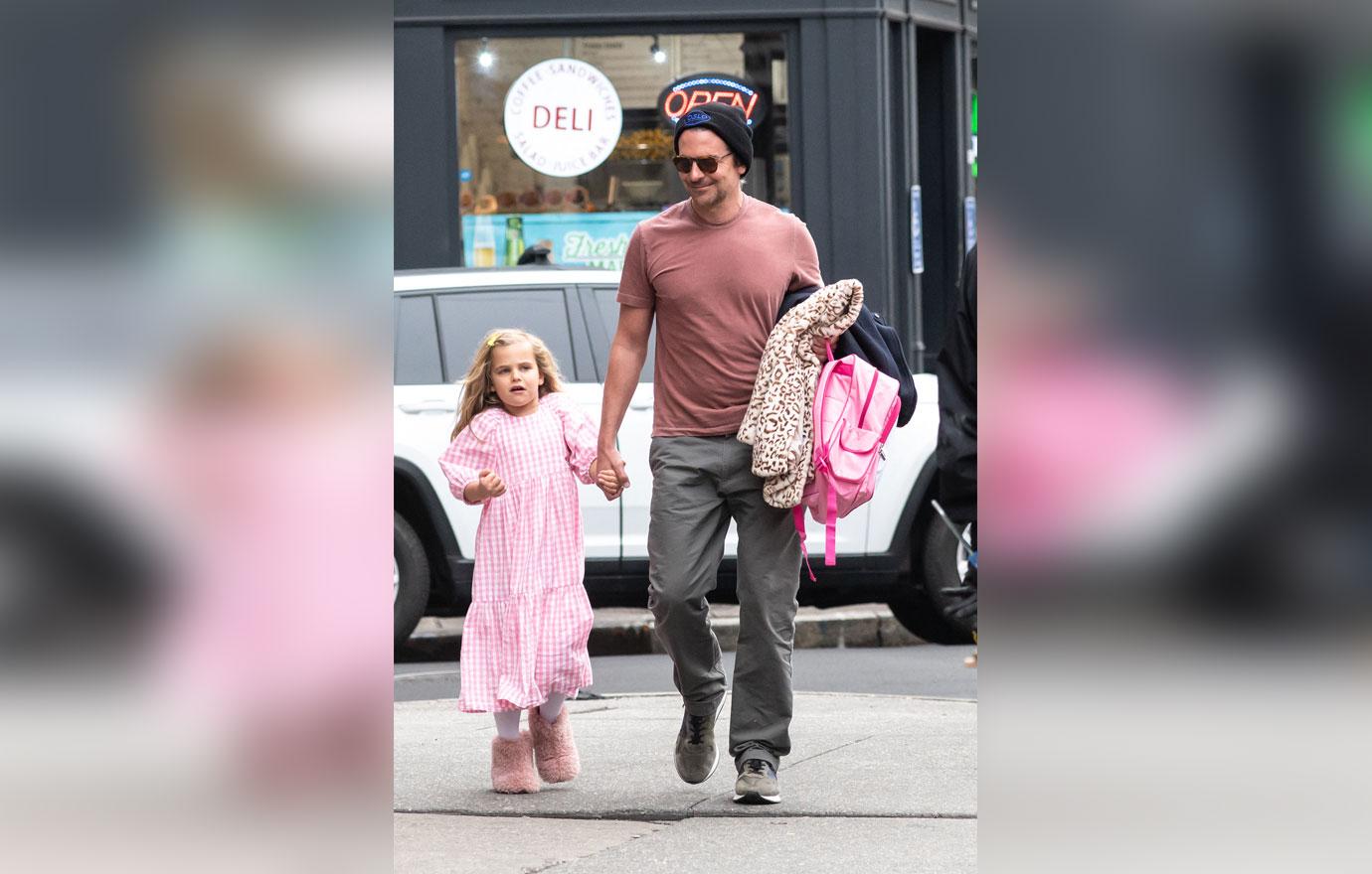 Bradley Cooper And 7-Year-Old Lea Twin In Green At Super Bowl 2025 Bradley Cooper And 7-Year-Old Lea Twin In Green At Super Bowl 2025