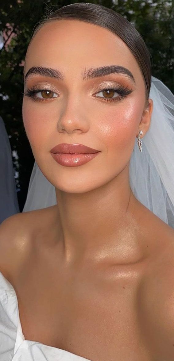 Bridesmaid's Full Glam Makeup Sparks Bridezilla Drama Bridesmaid's Full Glam Makeup Sparks Bridezilla Drama