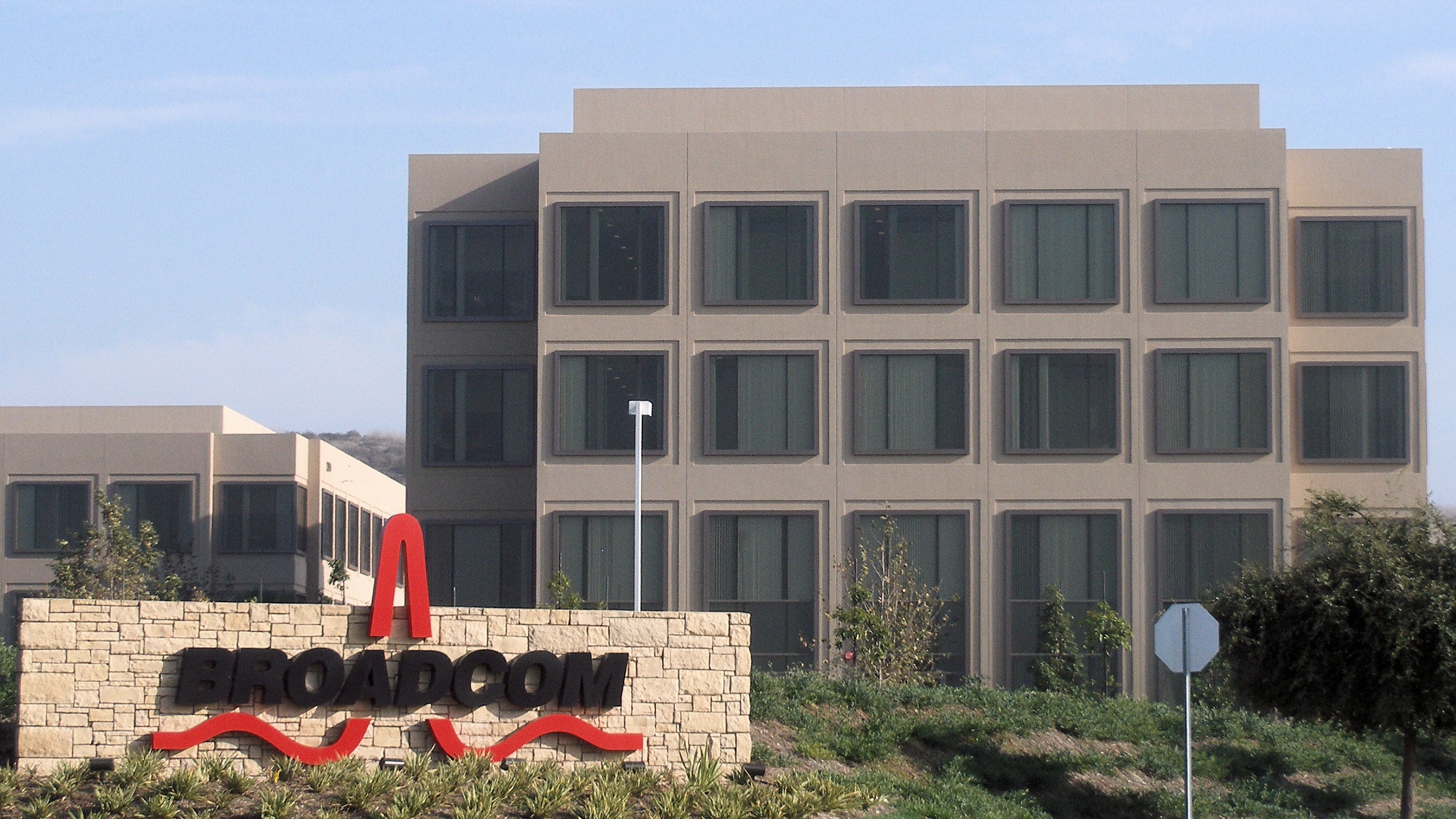 Broadcom's VMware Deal: AT&T Highlights A 1,050% Price Increase Broadcom's VMware Deal: AT&T Highlights A 1,050% Price Increase
