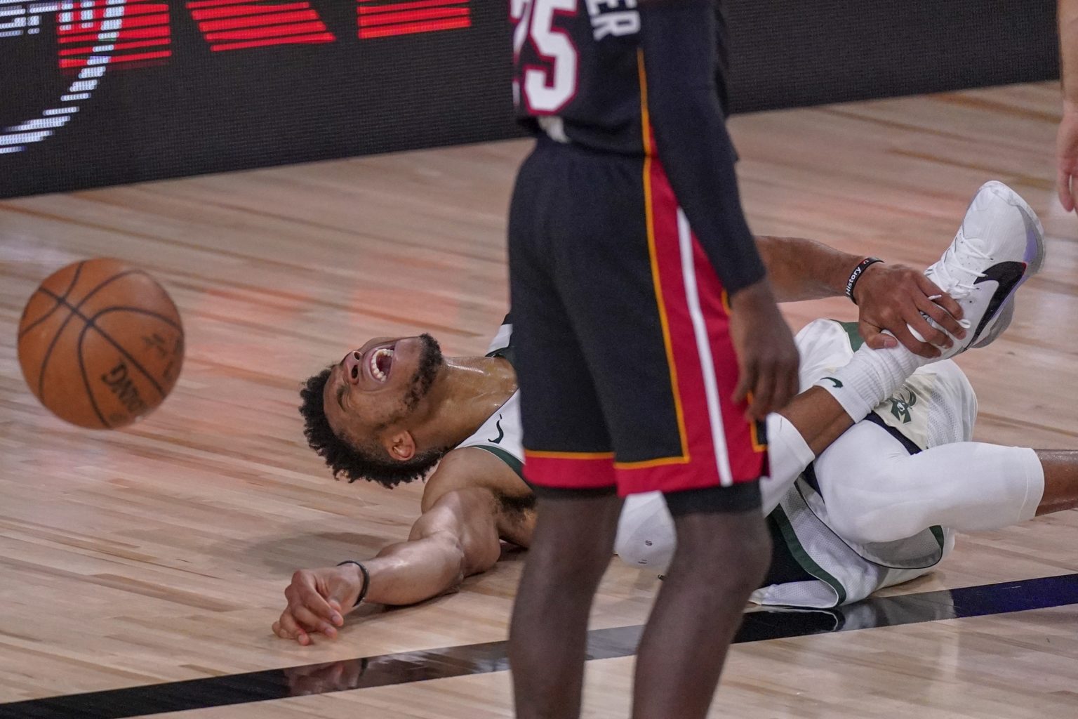 Bucks Collapse Leads To Giannis Antetokounmpo Postgame Incident With Pacers Player Bucks Collapse Leads To Giannis Antetokounmpo Postgame Incident With Pacers Player