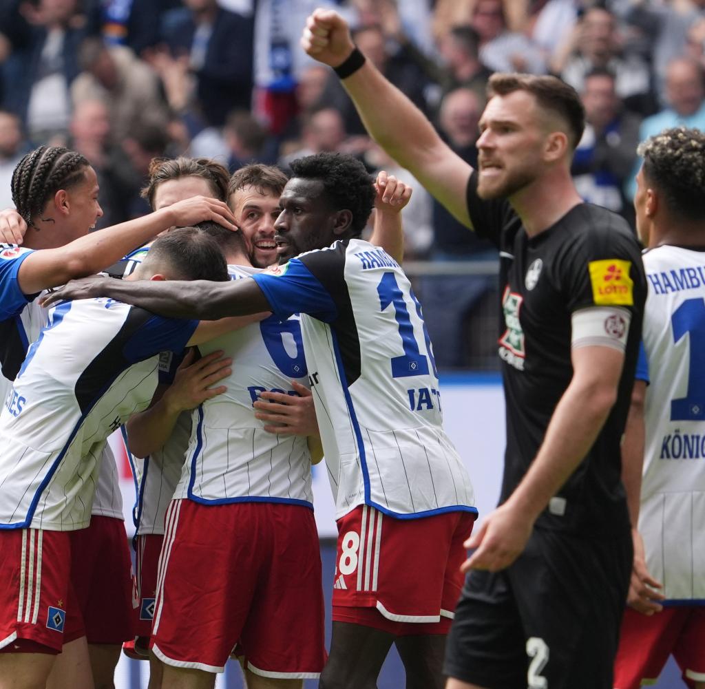 Bundesliga-Aufstieg: Der Hamburger SV Feiert Den Triumph Bundesliga-Aufstieg: Der Hamburger SV Feiert Den Triumph