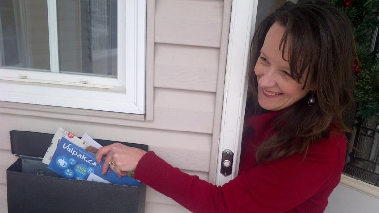 Canada Post Door-to-Door Mail Delivery: Commission Report Recommends Phase-Out Canada Post Door-to-Door Mail Delivery: Commission Report Recommends Phase-Out
