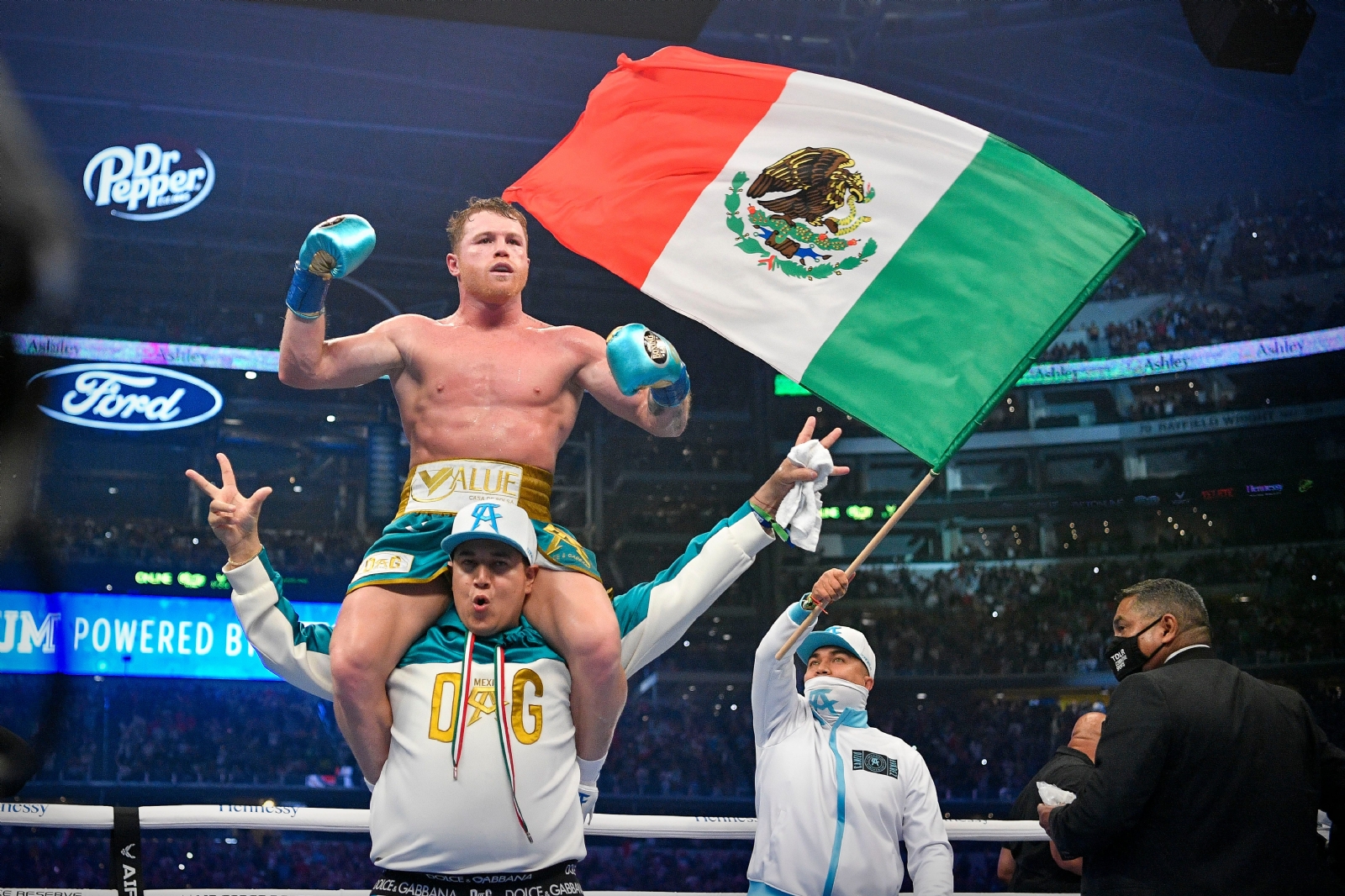 Canelo Vs. UFC: La Gran Pelea En México Canelo Vs. UFC: La Gran Pelea En México