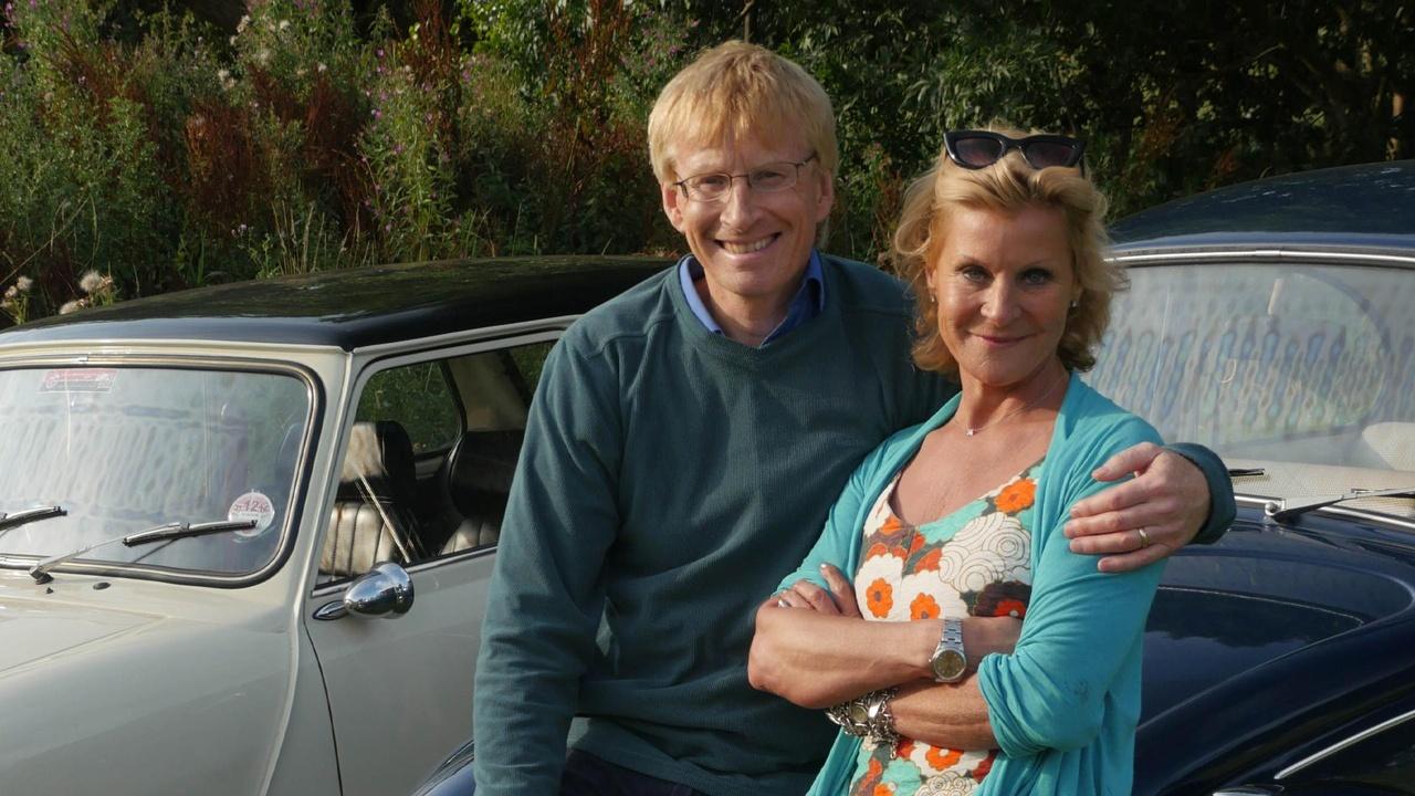 Celebrity Antiques Road Trip: Valuations, Auctions, And Profitable Finds Celebrity Antiques Road Trip: Valuations, Auctions, And Profitable Finds
