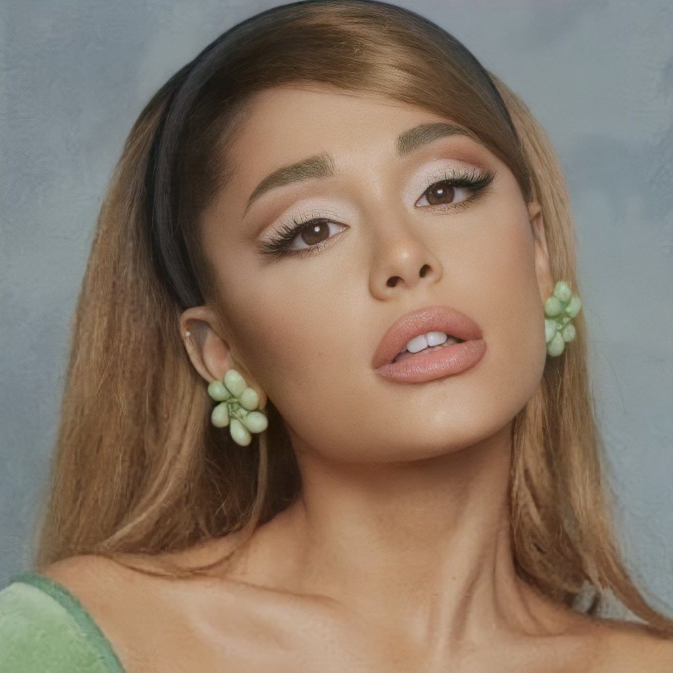 Celebrity Style: A Professional Look At Ariana Grande's New Hair And Tattoos Celebrity Style: A Professional Look At Ariana Grande's New Hair And Tattoos