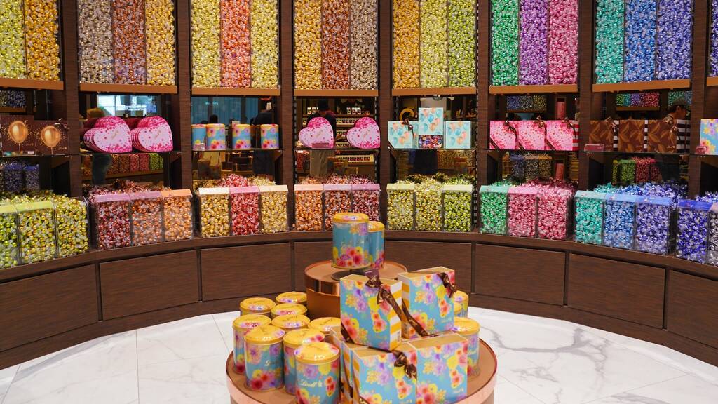 Central London Welcomes Lindt's New Chocolate Paradise Central London Welcomes Lindt's New Chocolate Paradise