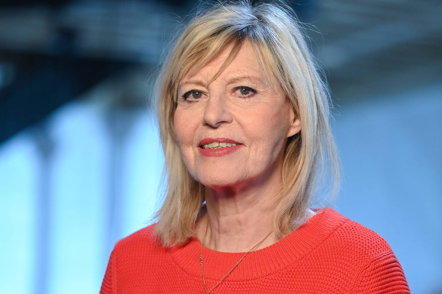 Chantal Ladesou : Sa Paisible Retraite Loin De Paris Chantal Ladesou : Sa Paisible Retraite Loin De Paris