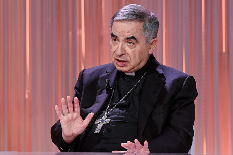 Chat Pubblicate Da Domani: Il Becciu Complotto Chat Pubblicate Da Domani: Il Becciu Complotto