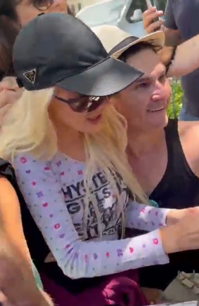 Christina Aguilera: Fan's Inappropriate Kiss Sparks Outrage Christina Aguilera: Fan's Inappropriate Kiss Sparks Outrage