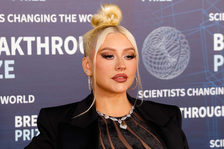Christina Aguilera's Altered Image: Analysis Of A Recent Photoshoot Christina Aguilera's Altered Image: Analysis Of A Recent Photoshoot