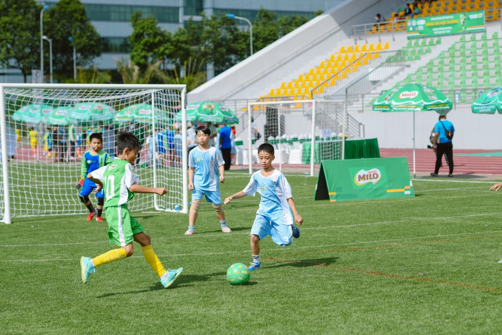 Chung Kết Giải Bóng Đá Sinh Viên: Trận Mở Màn Đầy Sôi Động Chung Kết Giải Bóng Đá Sinh Viên: Trận Mở Màn Đầy Sôi Động