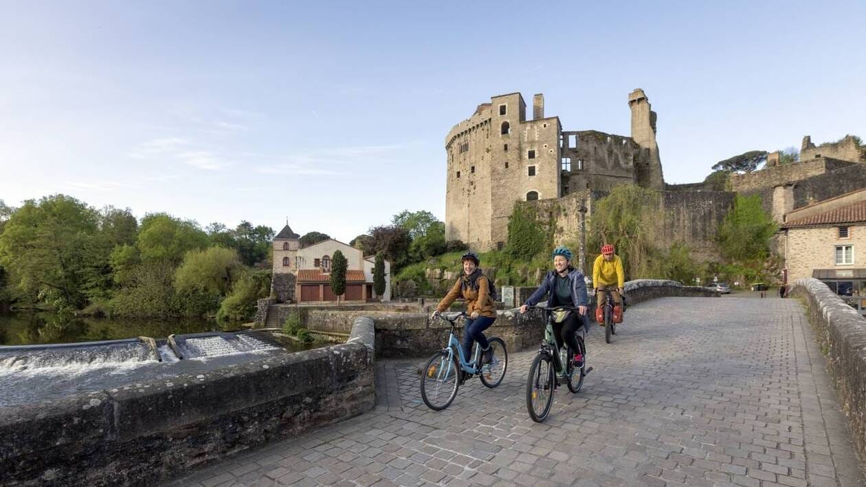 Cinq Itinéraires Vélo Pour Découvrir La Loire, Le Vignoble Nantais Et L'Estuaire Cinq Itinéraires Vélo Pour Découvrir La Loire, Le Vignoble Nantais Et L'Estuaire