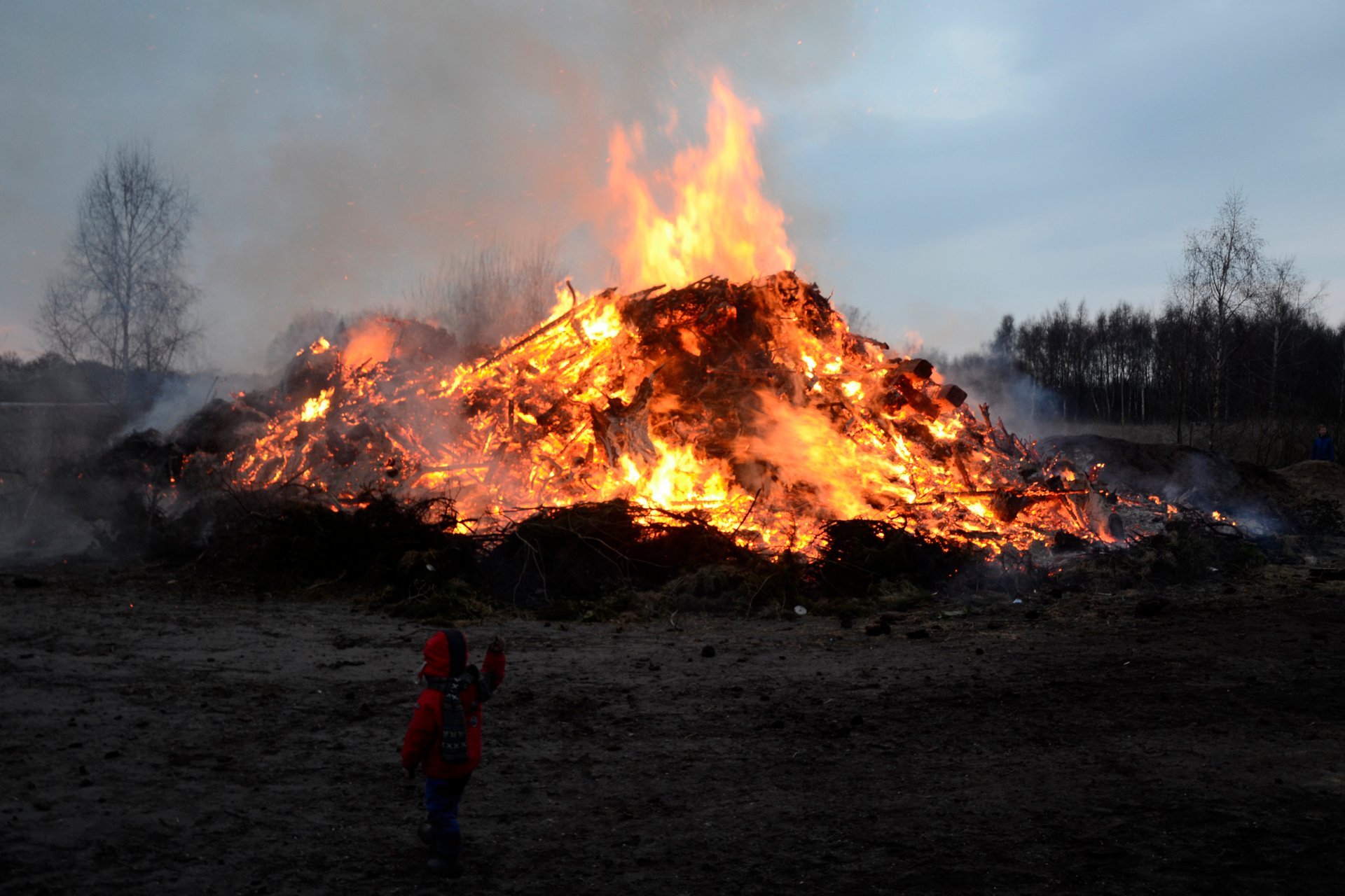 Concerns Rise Over Easter Bonfires Amidst Dry Spell Concerns Rise Over Easter Bonfires Amidst Dry Spell