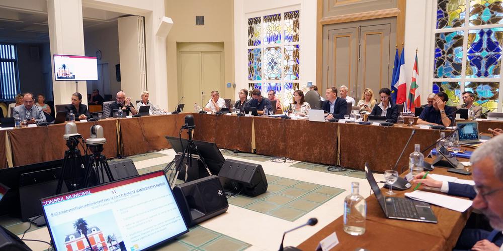 Conseil Municipal De Biarritz : Débat Sur Le Budget, Les Logements Saisonniers Et Sainte-Eugénie Conseil Municipal De Biarritz : Débat Sur Le Budget, Les Logements Saisonniers Et Sainte-Eugénie