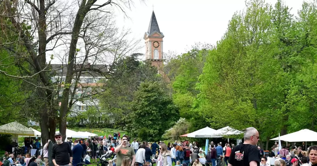 Coty-Gelände Köln: Kunstmarkt & Vintage-Schätze Locken Besucher Nach Bickendorf Coty-Gelände Köln: Kunstmarkt & Vintage-Schätze Locken Besucher Nach Bickendorf