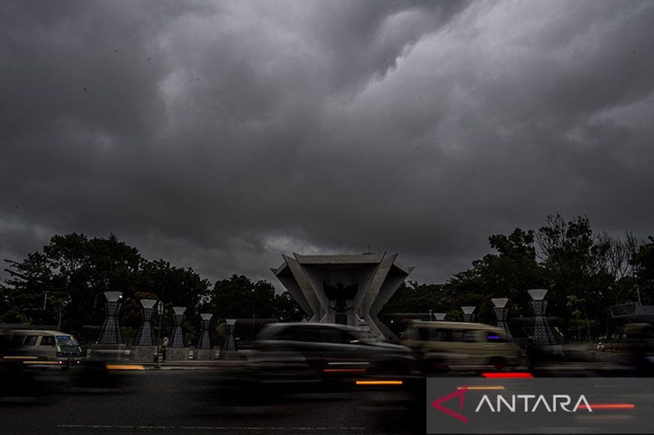 Cuaca Ekstrem Di Jawa Timur: Hujan Lebat Dan Petir Diprediksi 29 Maret 2024 Cuaca Ekstrem Di Jawa Timur: Hujan Lebat Dan Petir Diprediksi 29 Maret 2024