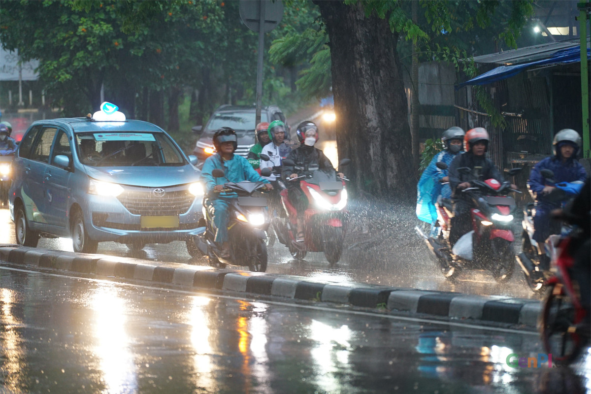 Cuaca Jawa Tengah 22 April: Peringatan Hujan Siang Di Semarang