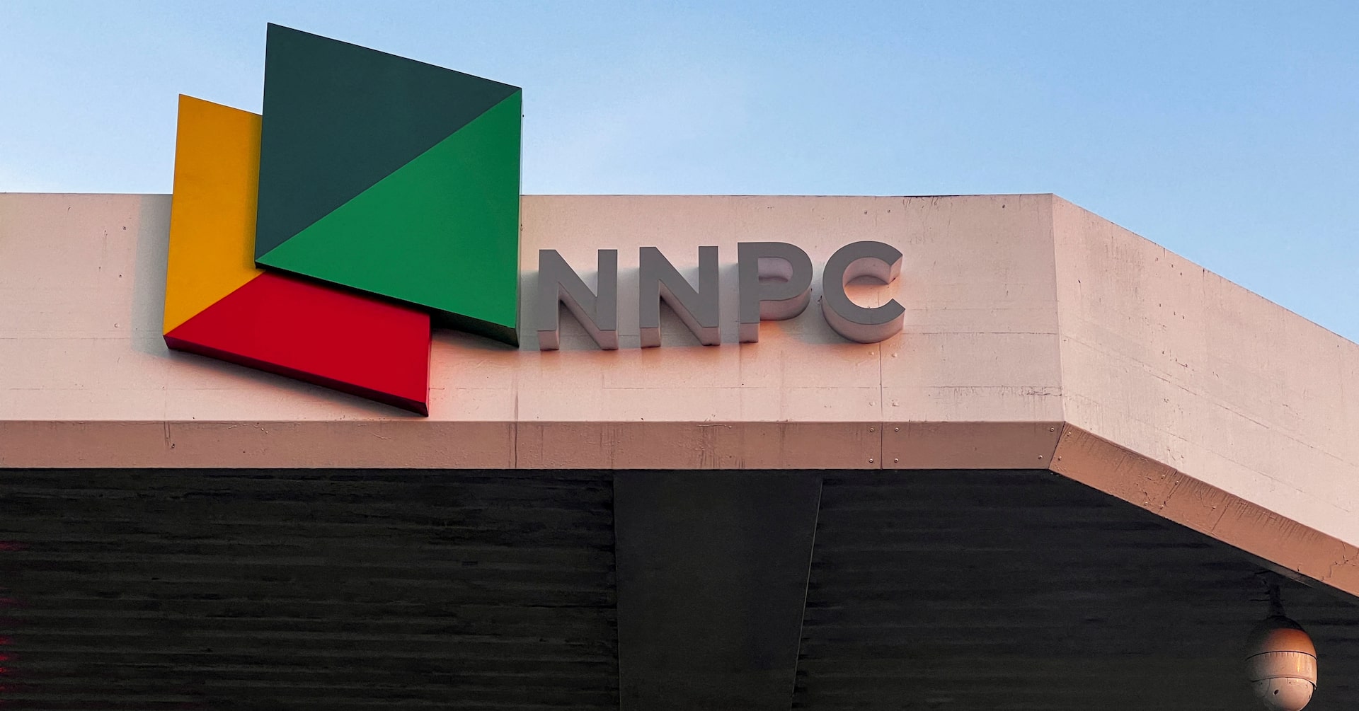 Dangote's Influence On Nigeria's Petrol Price With NNPC Dangote's Influence On Nigeria's Petrol Price With NNPC