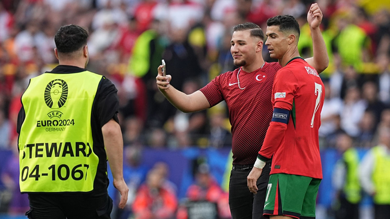 Danimarkalı Türk Taraftar: Ronaldo, Fenerbahçe'ye Gel! Danimarkalı Türk Taraftar: Ronaldo, Fenerbahçe'ye Gel!