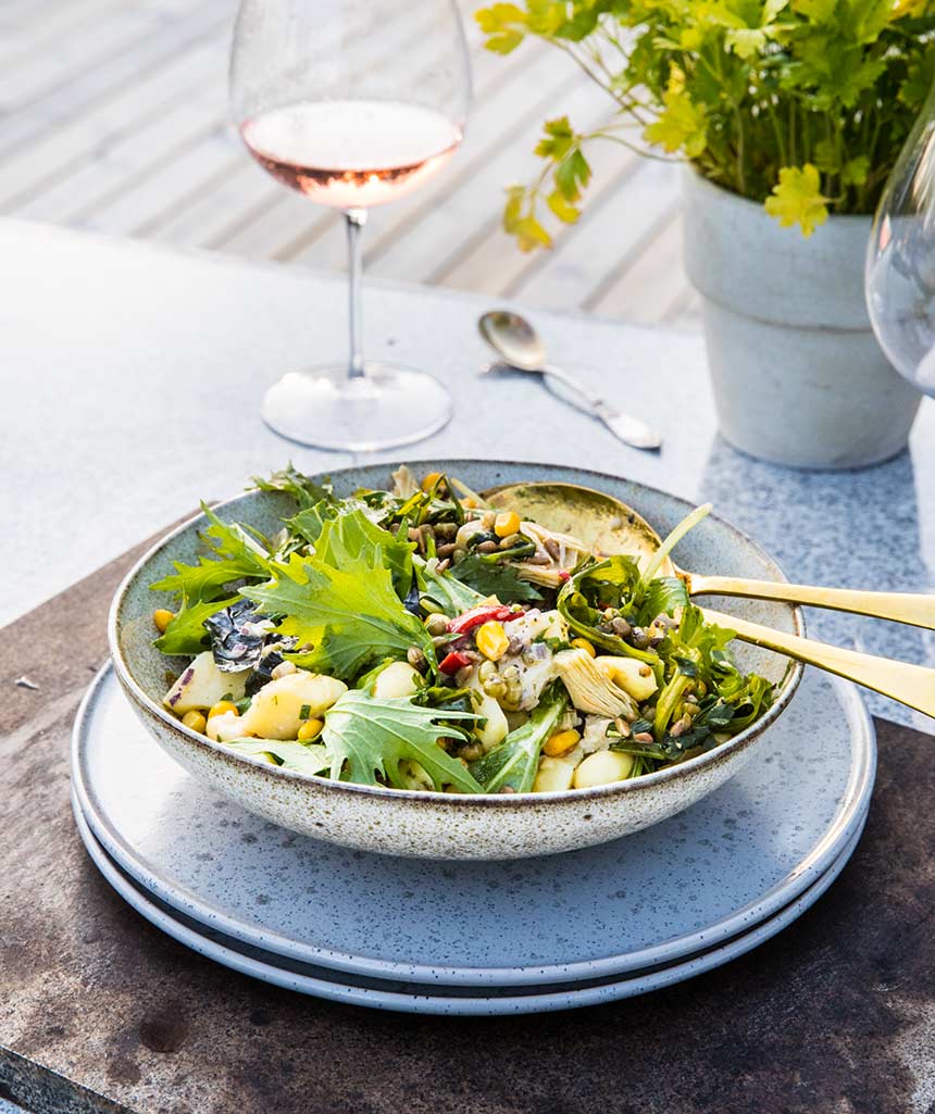 De Bästa Friterade Kycklingnuggets: Recept Med Majs Och Lättlagad Sallad De Bästa Friterade Kycklingnuggets: Recept Med Majs Och Lättlagad Sallad