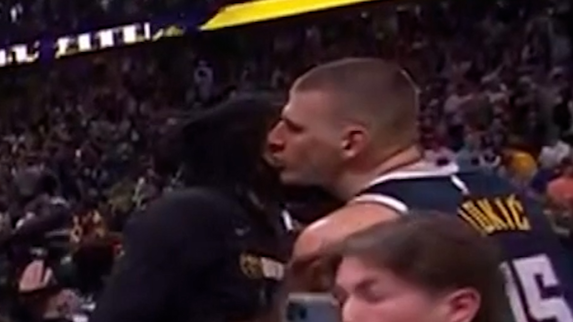 Deandre Džordan I Jokićev Ritual: Istina Iza Tri Poljupca Deandre Džordan I Jokićev Ritual: Istina Iza Tri Poljupca